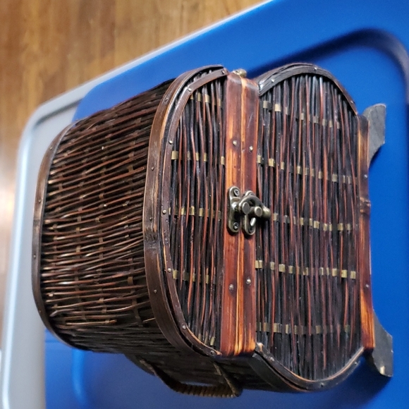 Wooden Oriental chest - Picture 2 of 14